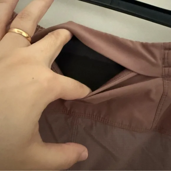 Vuori Men’s Course Run Shorts in Terracotta Dusty Red Drawstring - Picture 9 of 14